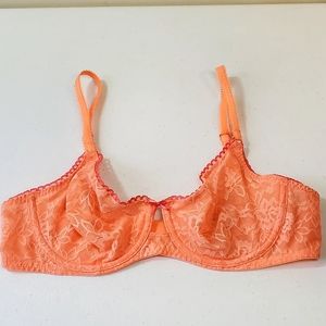 B.Tempt'd by Wacoal Lace Underwire Bra 36B